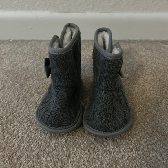Gray boots 3-6 Months. Like new great condition!! - Picture 1 of 5